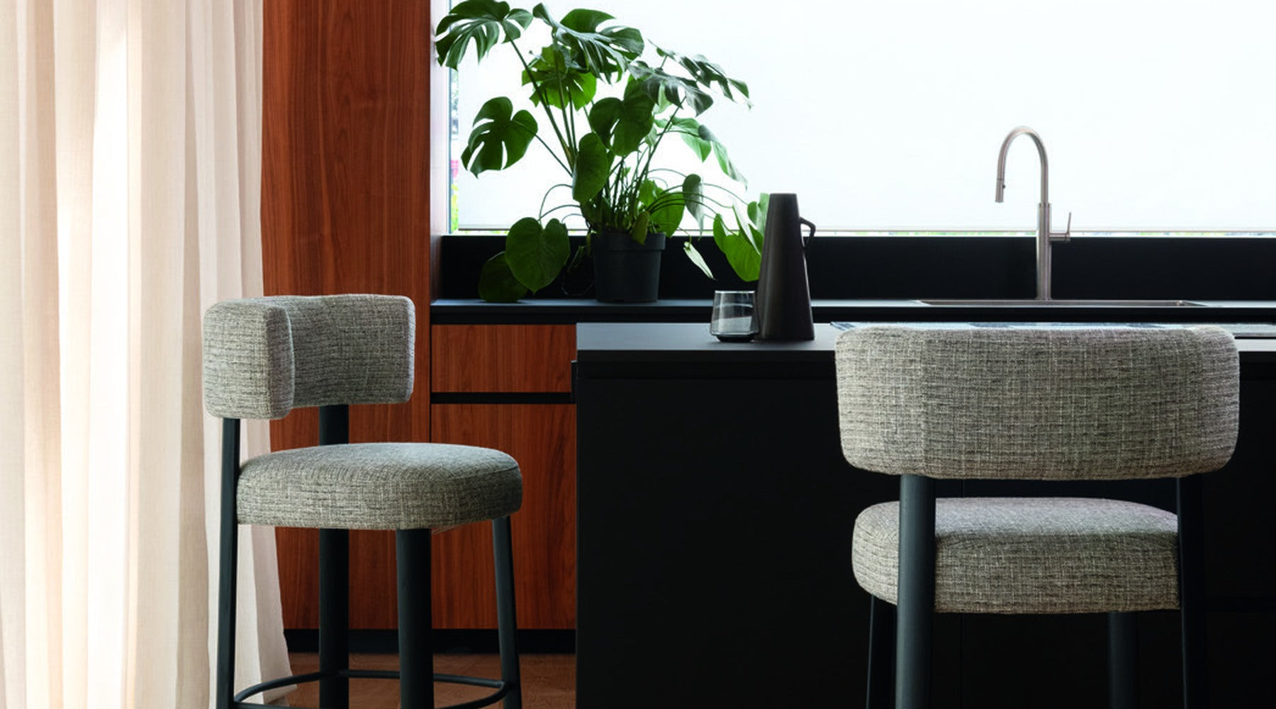Counter & Bar Stools